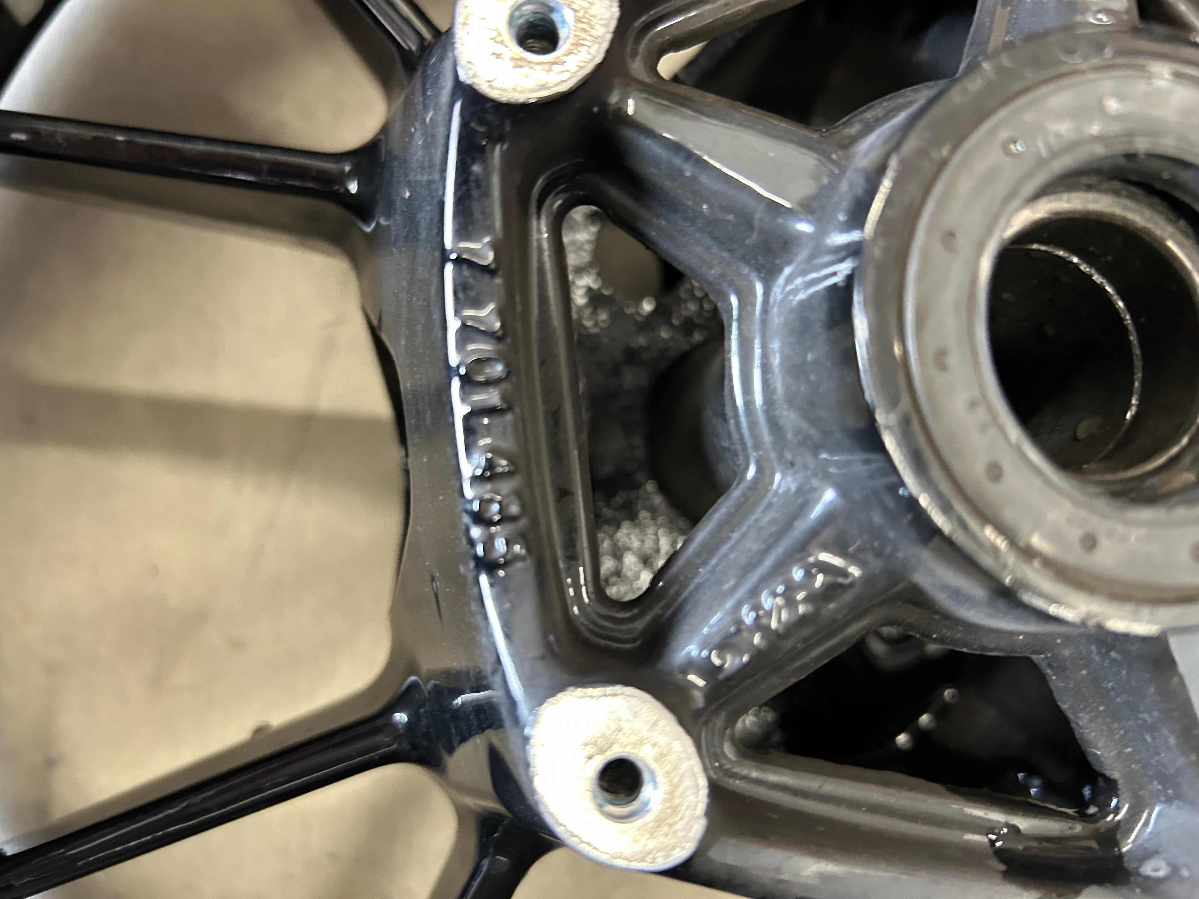 2009-2014 BMW S1000RR BLACK REAR WHEEL RIM (53711760)