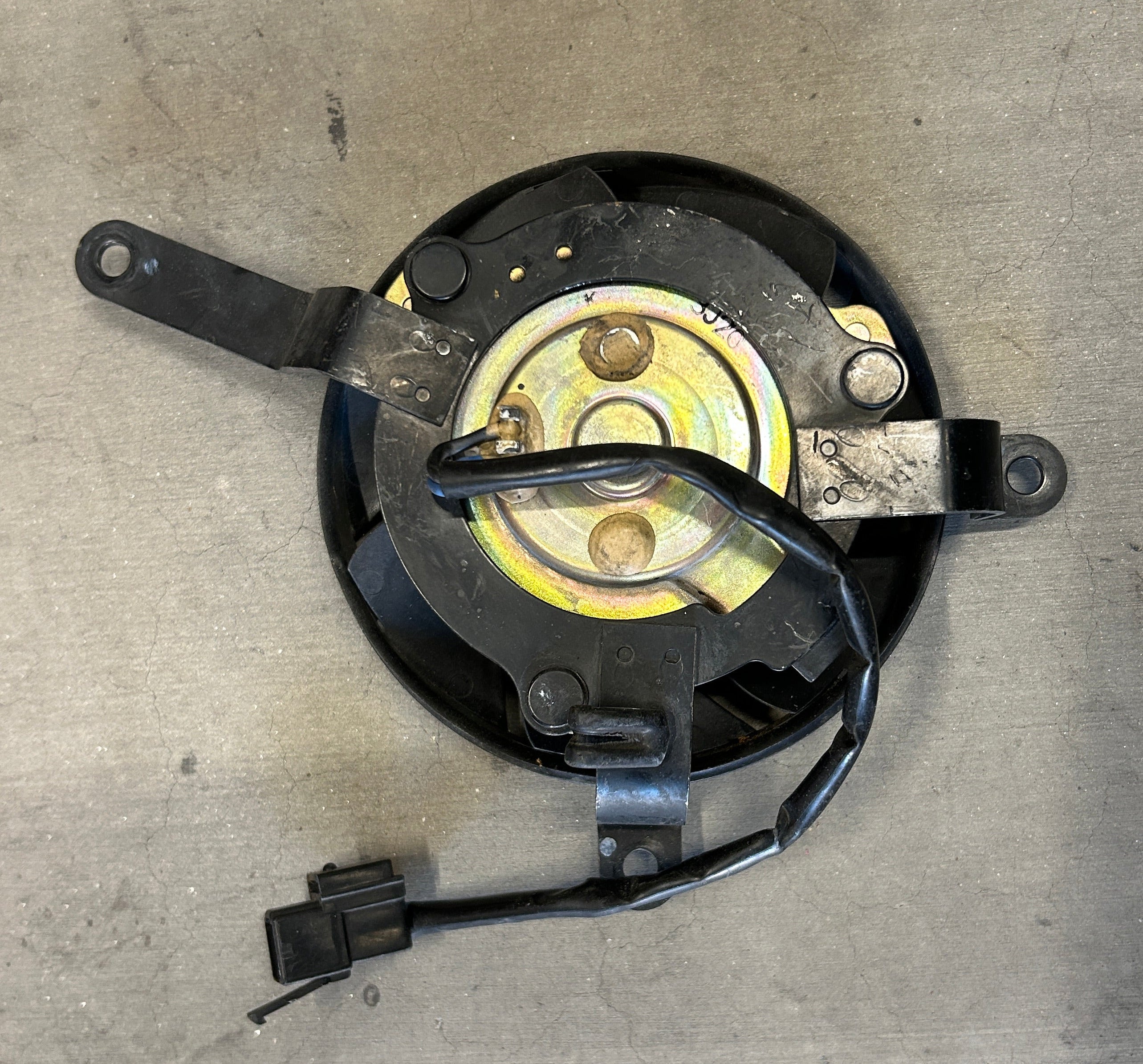 Honda RC51 RVT1000R SP2 OEM Radiator Fan 02-06 (1 of 2)