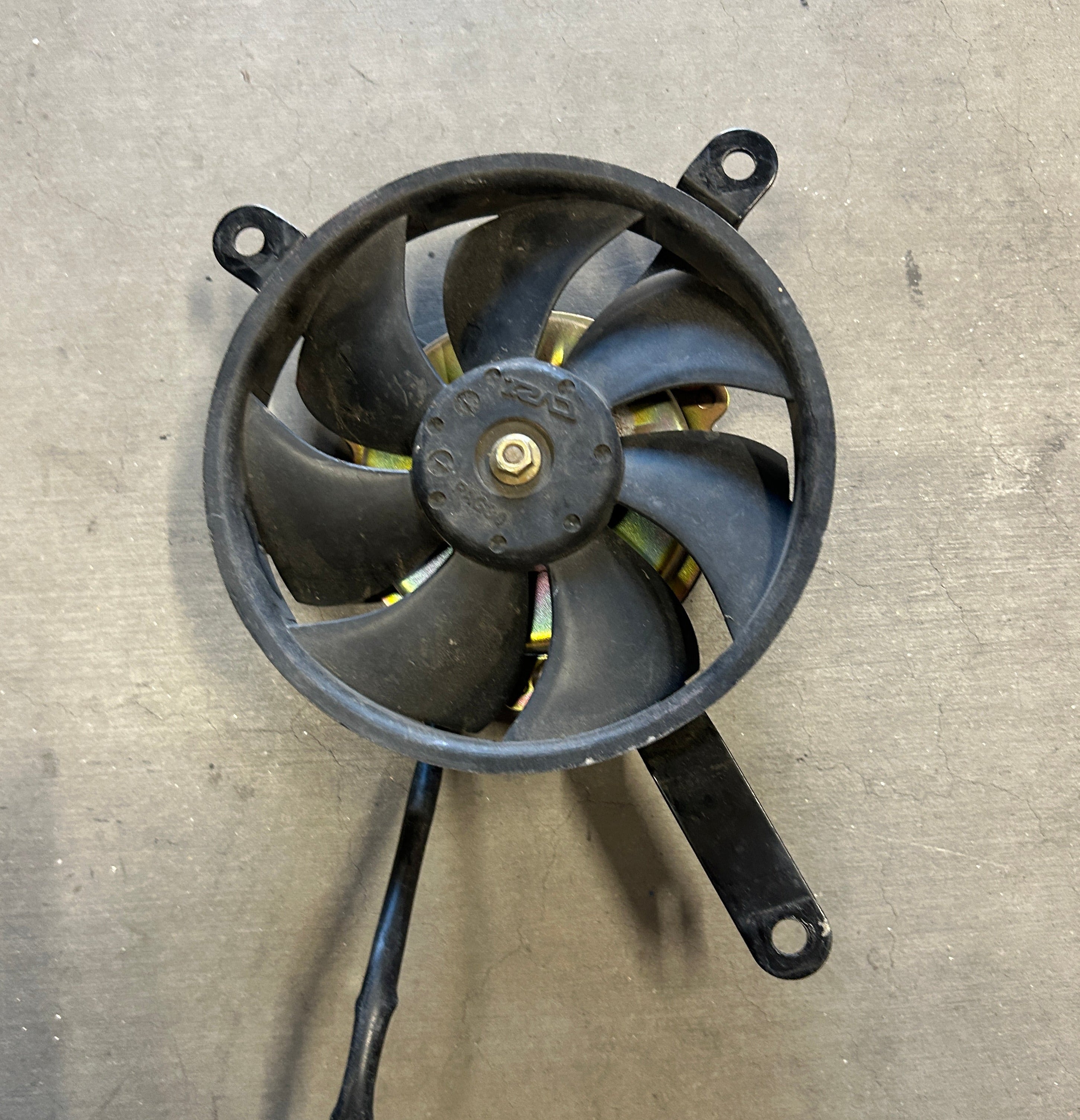 Honda RC51 RVT1000R SP2 OEM Radiator Fan 02-06 (2 of 2)
