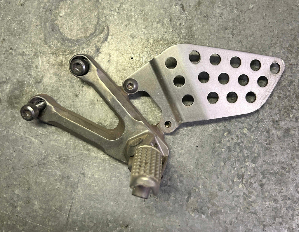 04-05 HONDA CBR1000RR 1000RR LEFT REARSET REAR SET DRIVER FOOT PEG REST STOP