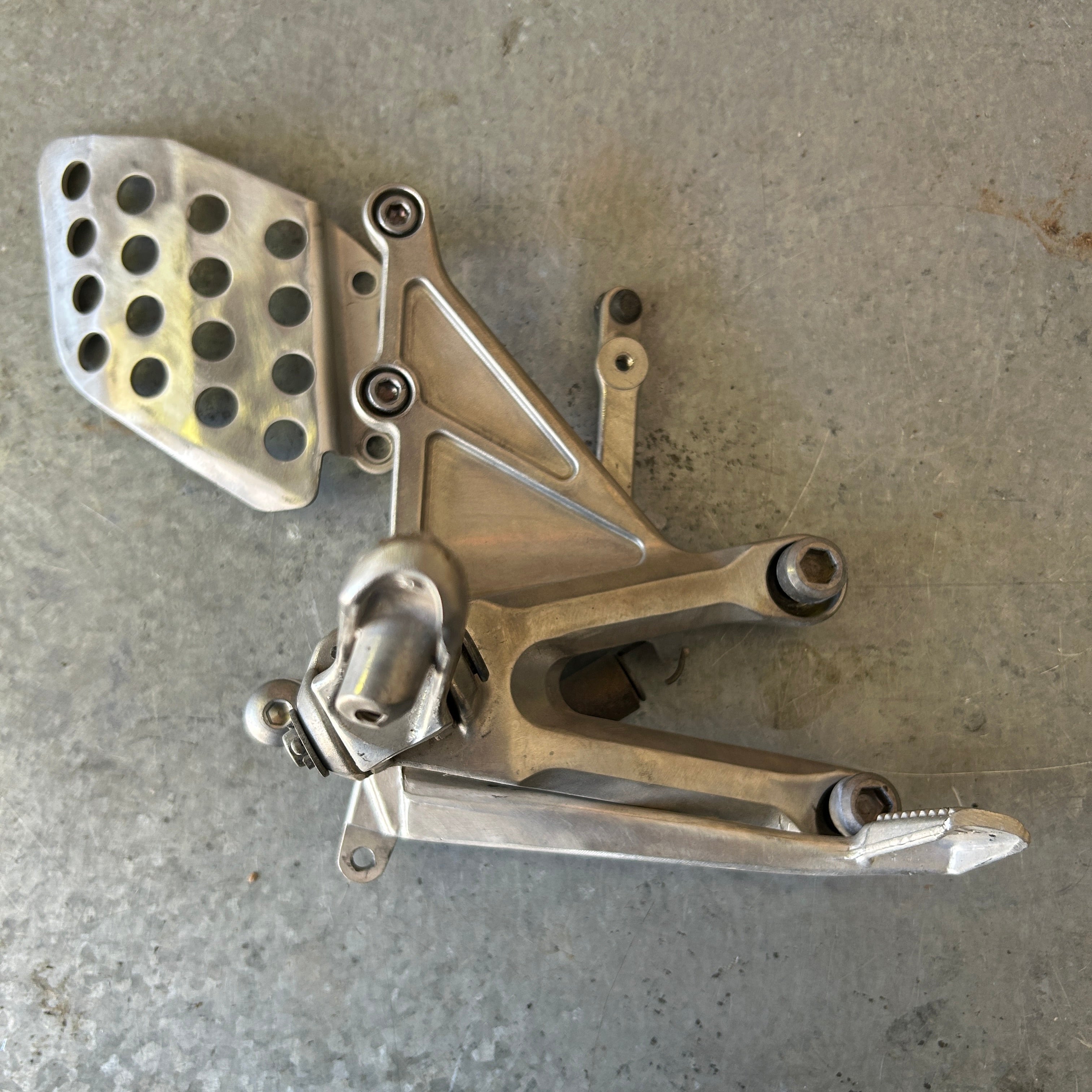 04-05 HONDA CBR1000RR 1000RR RIGHT REARSET REAR SET DRIVER FOOT PEG REST STOP