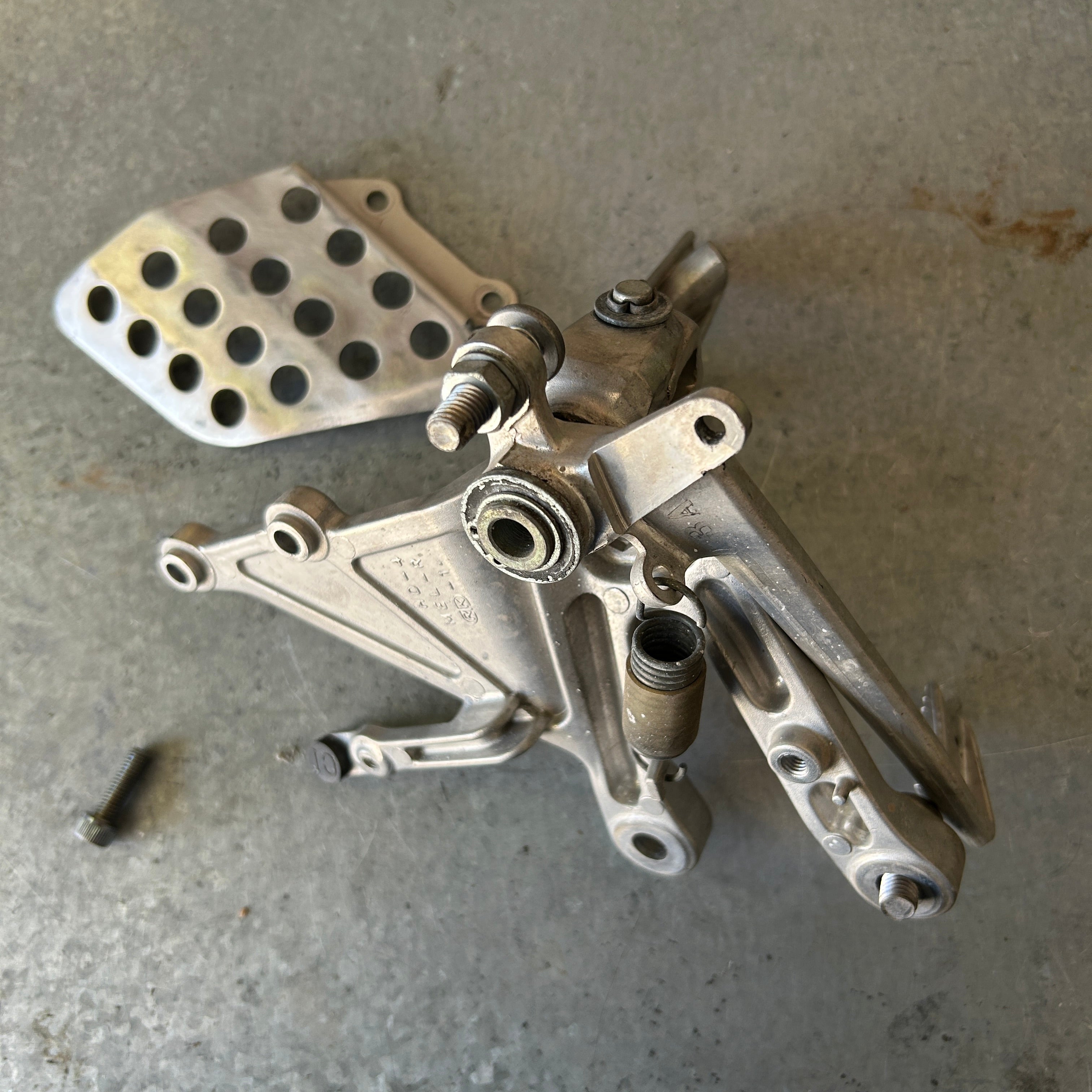 04-05 HONDA CBR1000RR 1000RR RIGHT REARSET REAR SET DRIVER FOOT PEG REST STOP